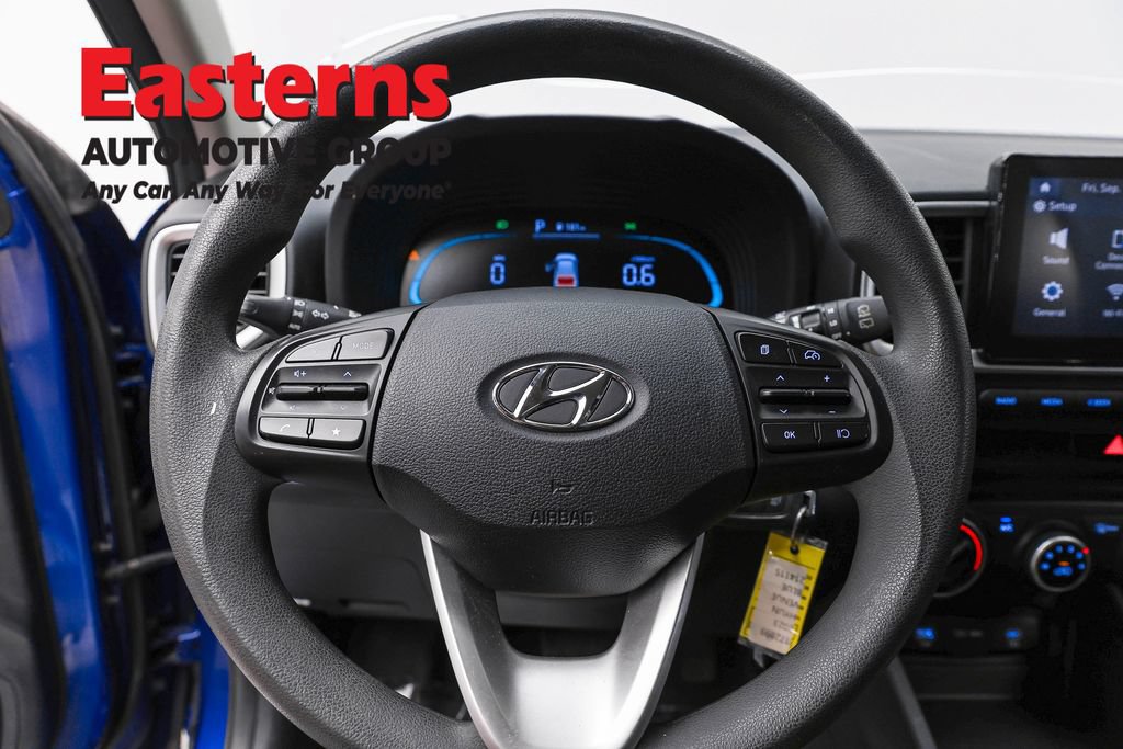 Used 2023 Hyundai Venue SE FWD image 11