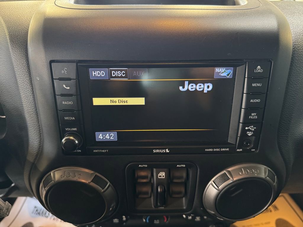 Used 2018 Jeep Wrangler Unlimited Sahara w/ Dual Top Group AWD/4WD image 19