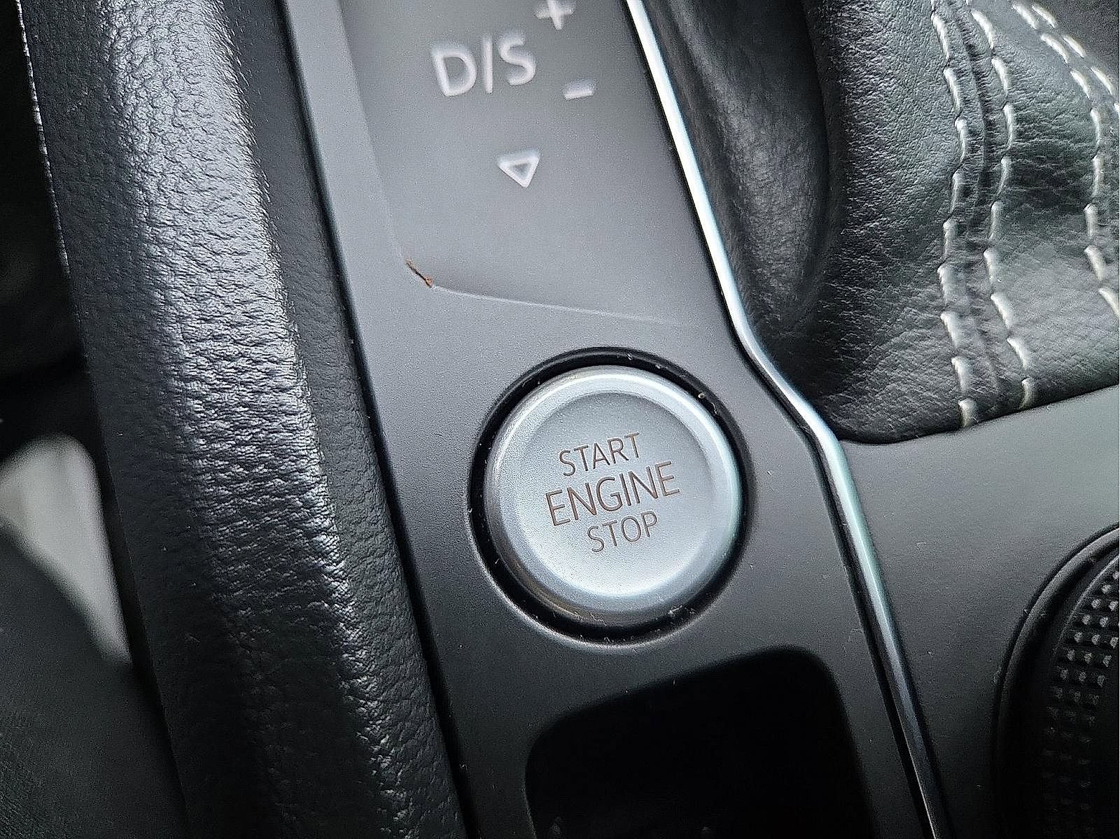 Used 2023 Volkswagen Atlas Cross Sport SEL R-Line image 18