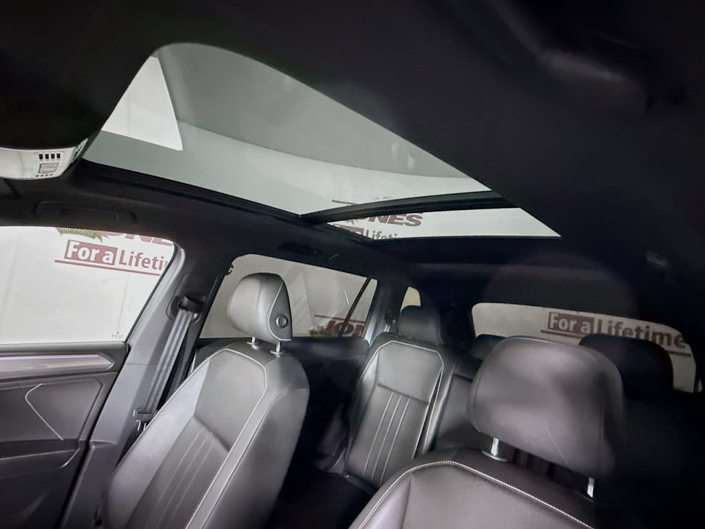 Used 2023 Volkswagen Tiguan SE R-Line FWD image 10