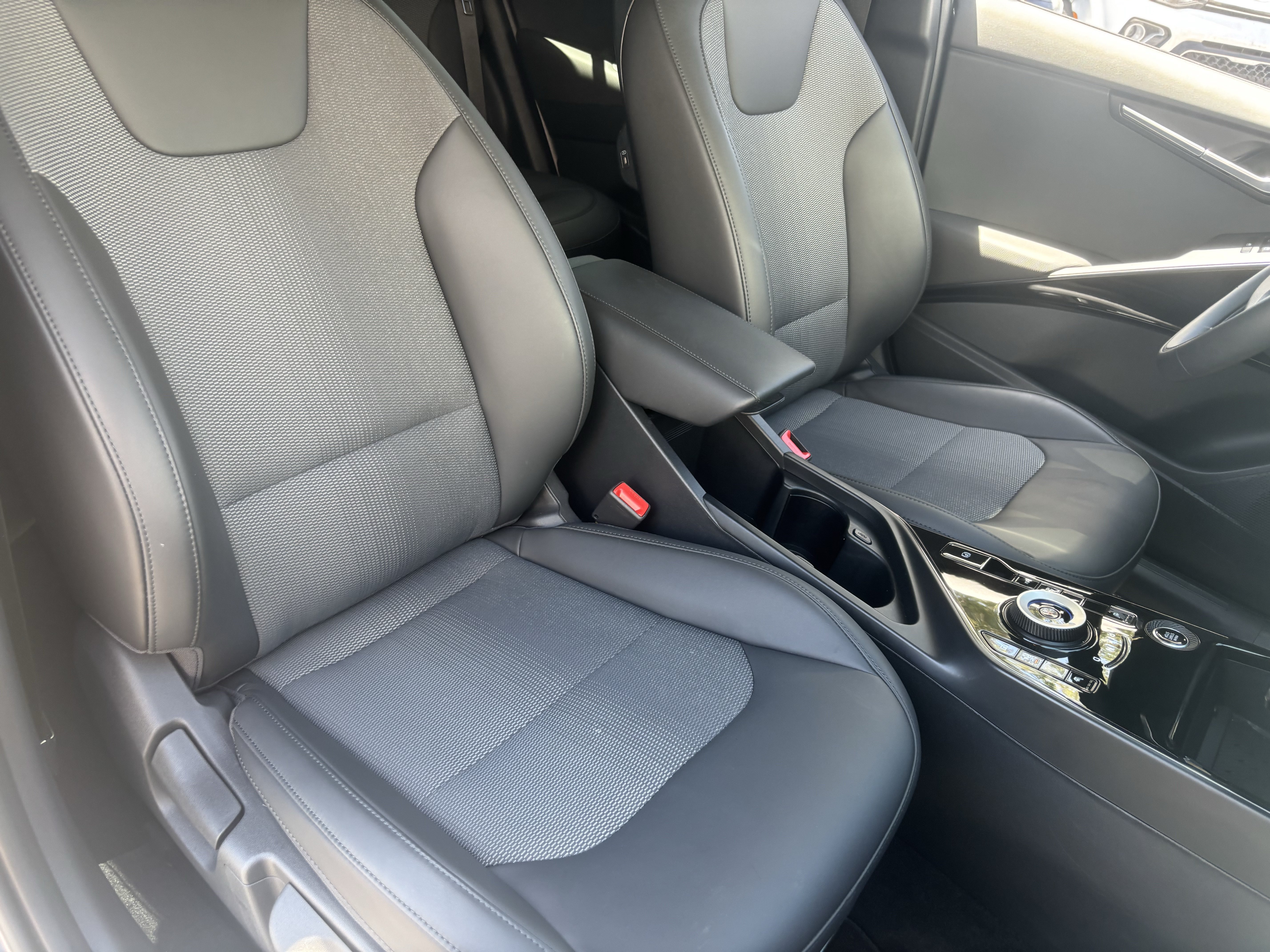 Certified 2025 Kia Niro EX FWD image 8