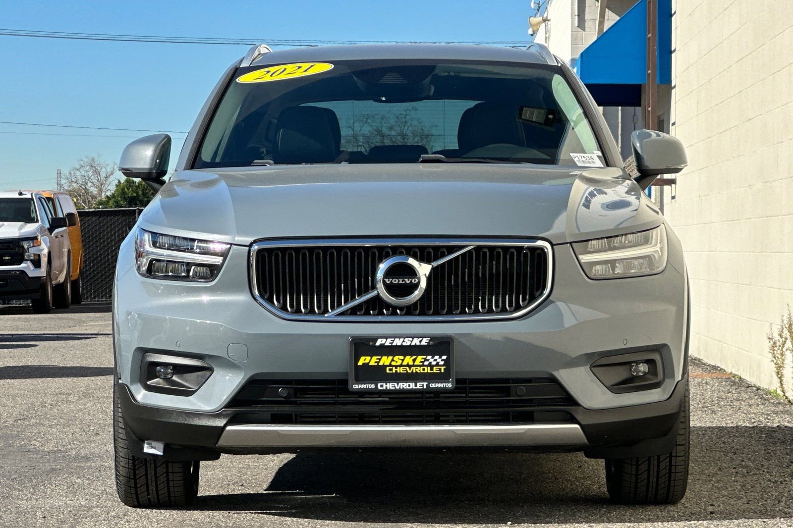 Used 2021 Volvo XC40 T5 Momentum w/ Premium Package image 9