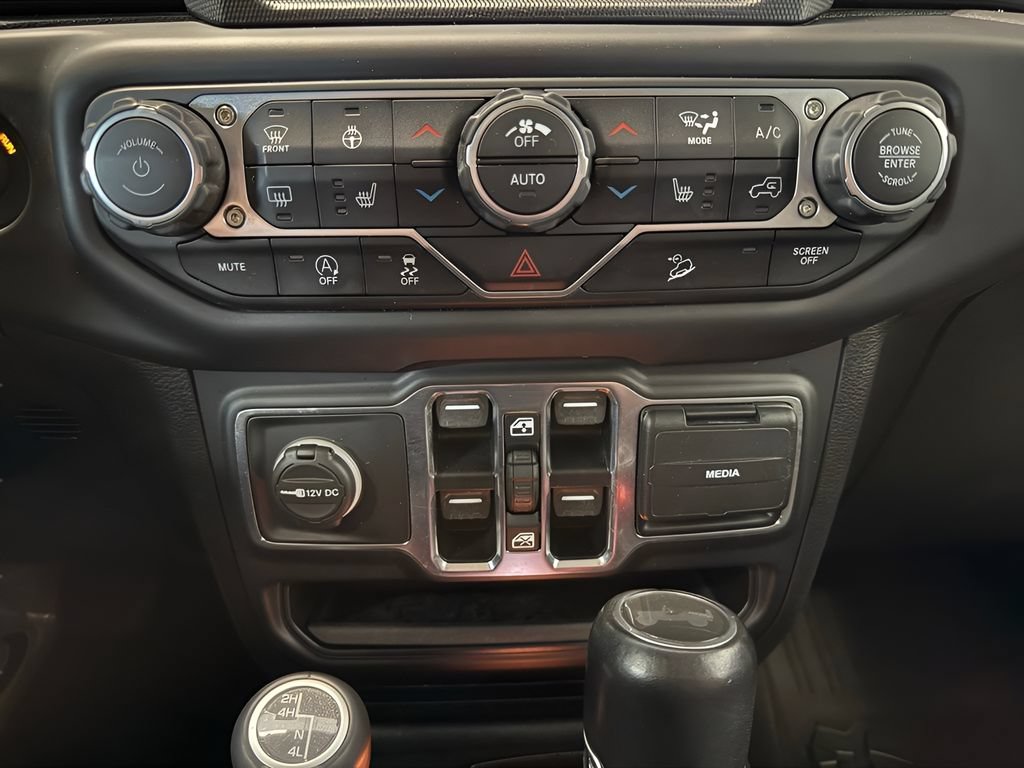 Used 2020 Jeep Wrangler Unlimited Sahara AWD/4WD image 14