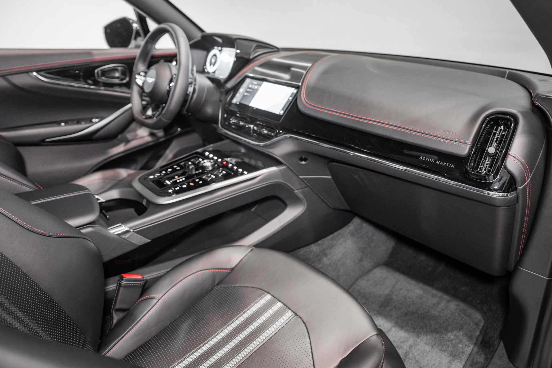 New 2026 Aston Martin DBX 707 image 21