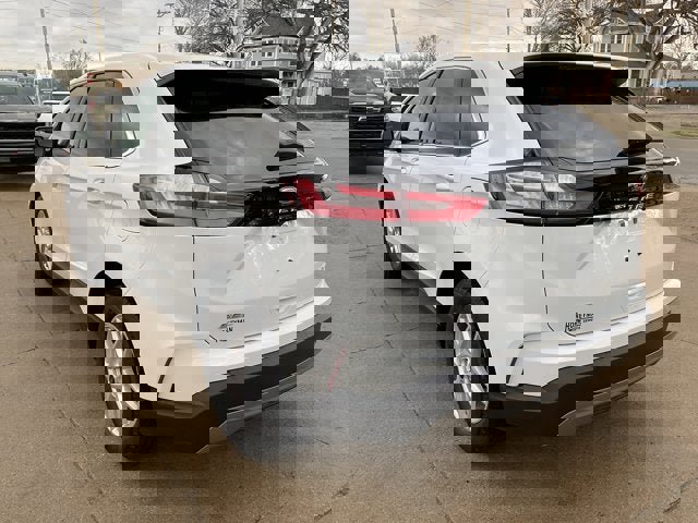 Used 2024 Ford Edge SEL w/ Convenience Package image 4