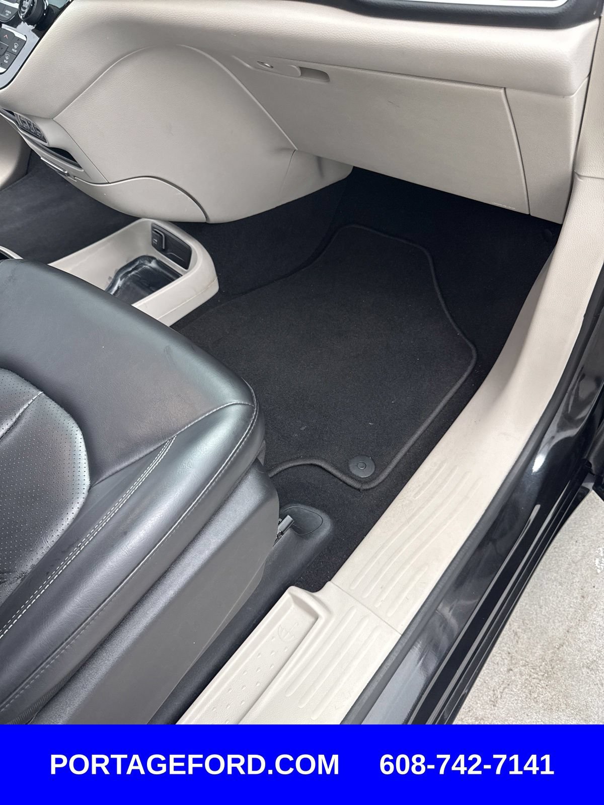 Used 2023 Chrysler Pacifica Touring-L FWD image 25
