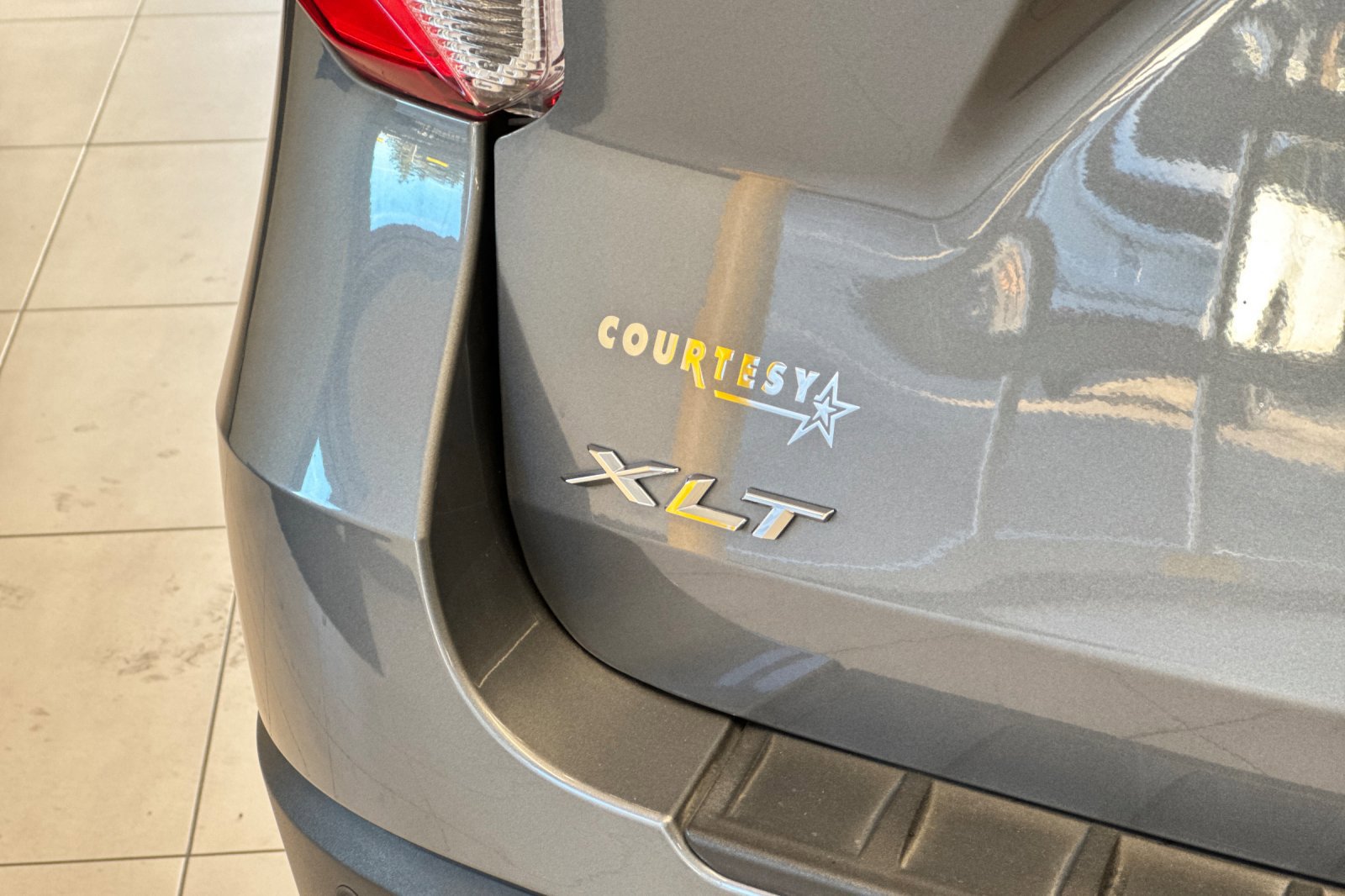 Used 2023 Ford Explorer XLT w/ Equipment Group 202A image 29