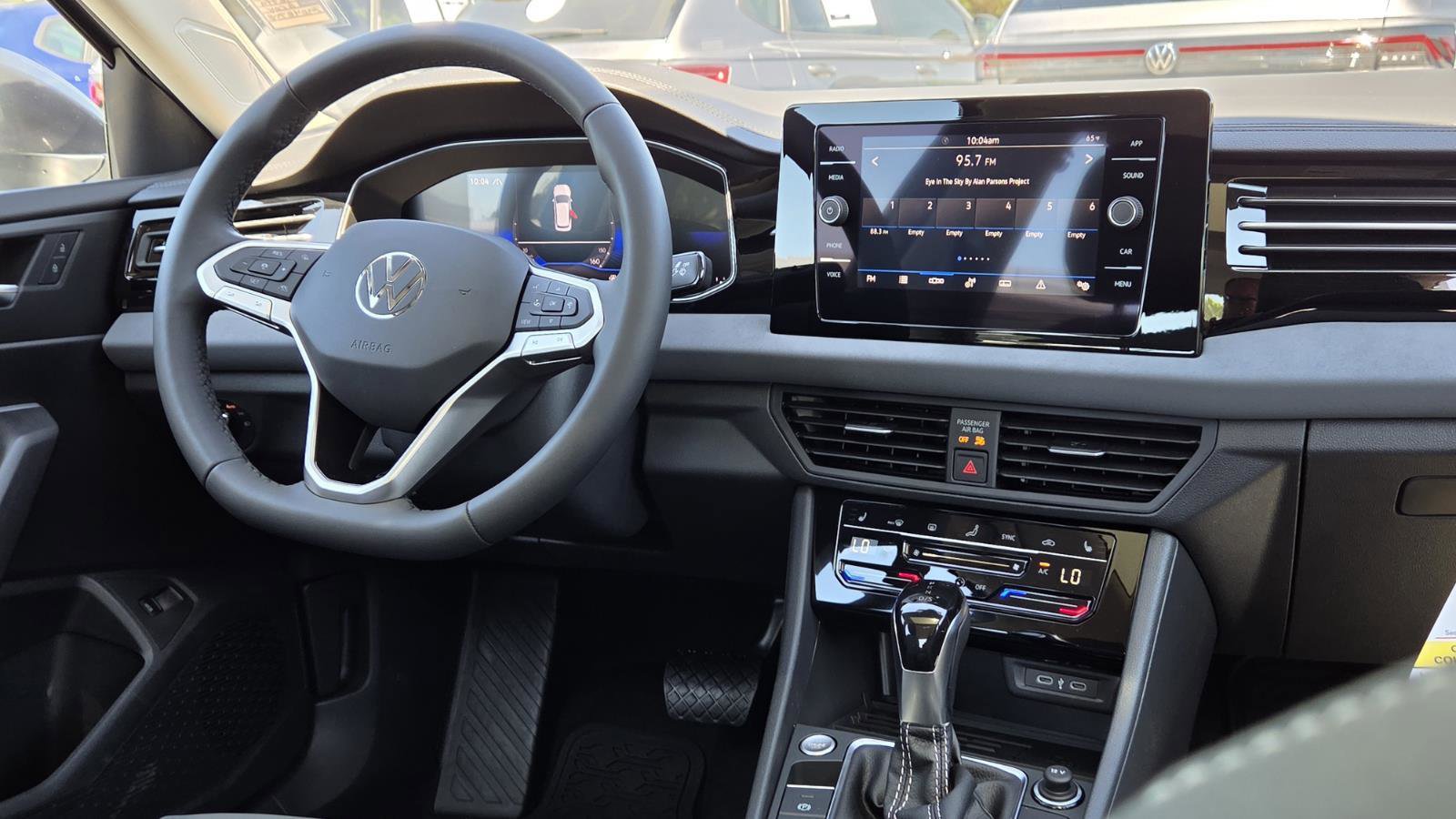 Used 2026 Volkswagen Jetta SE FWD image 23