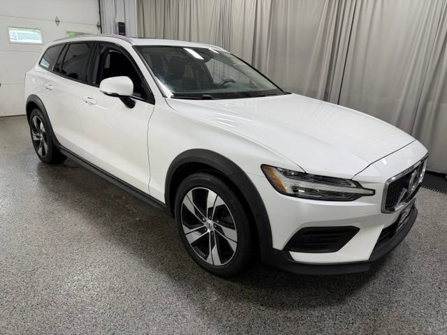 Used 2020 Volvo V60 T5 Cross Country w/ Protection Package Premier AWD/4WD image 3