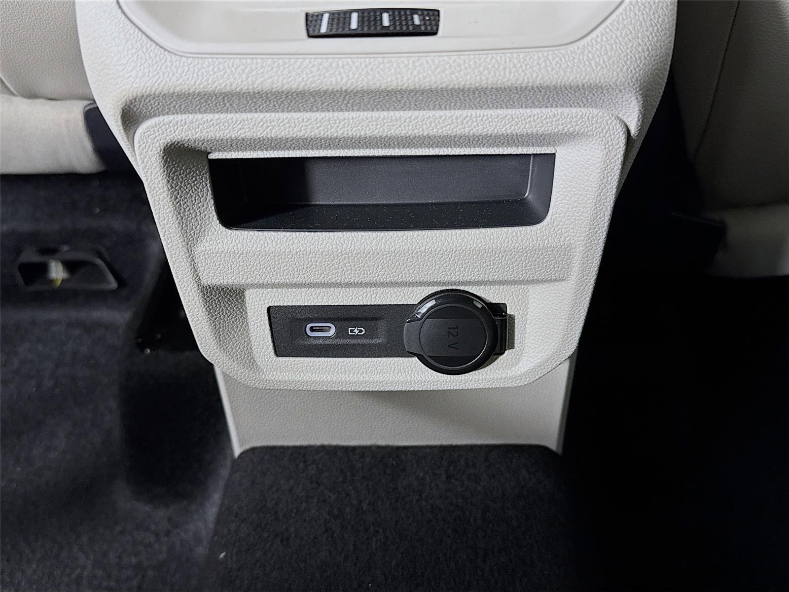 Used 2024 Volkswagen Tiguan SE R-Line FWD image 27