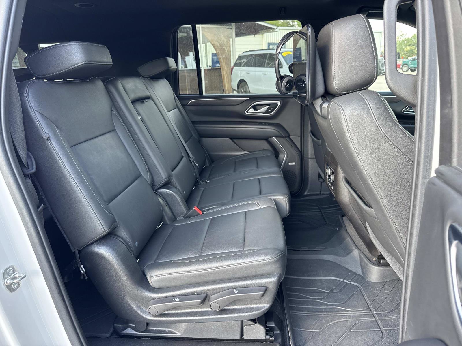 Used 2021 Chevrolet Suburban LT w/ Luxury Package image 7