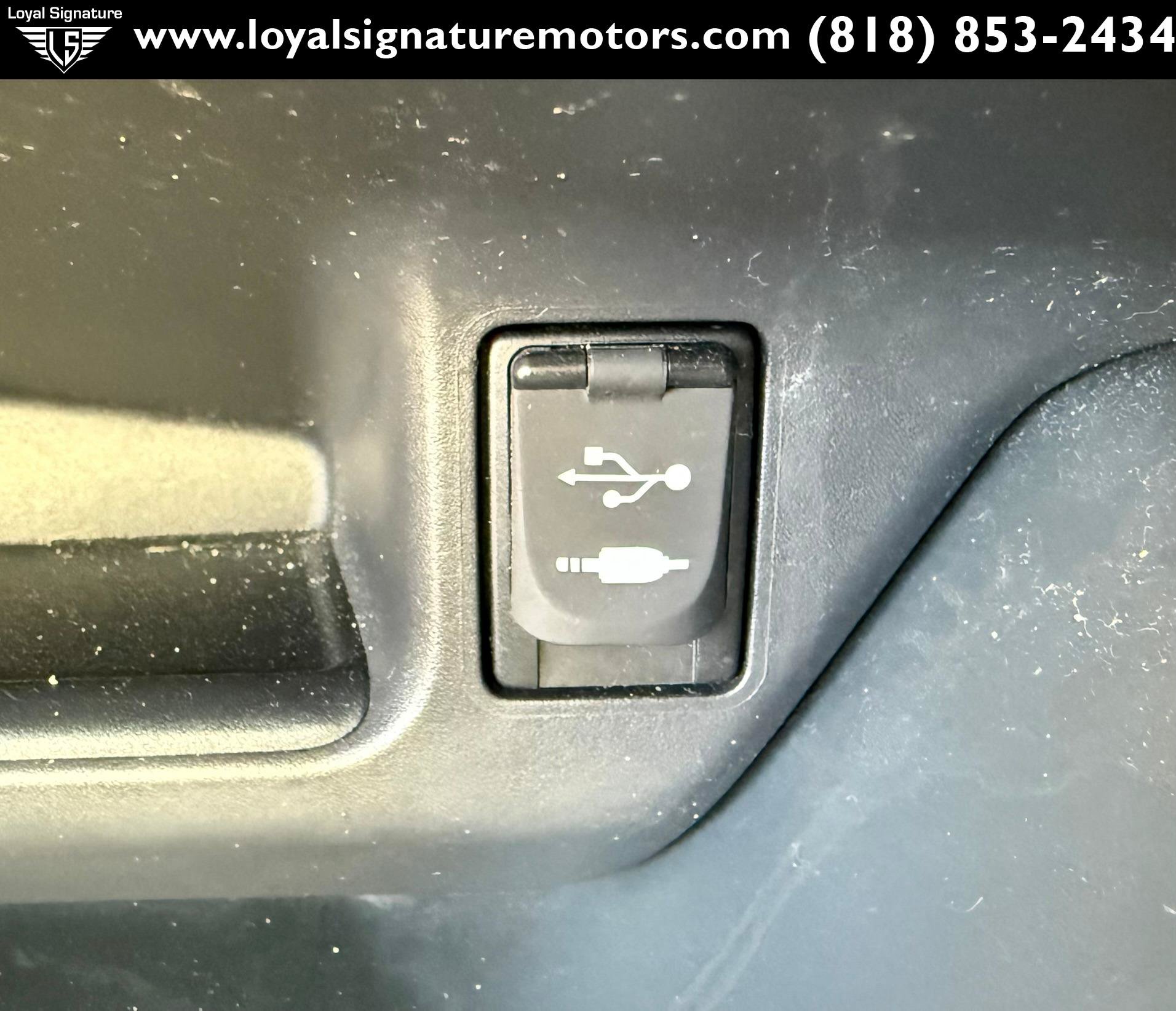 Used 2018 Toyota C-HR XLE FWD image 26