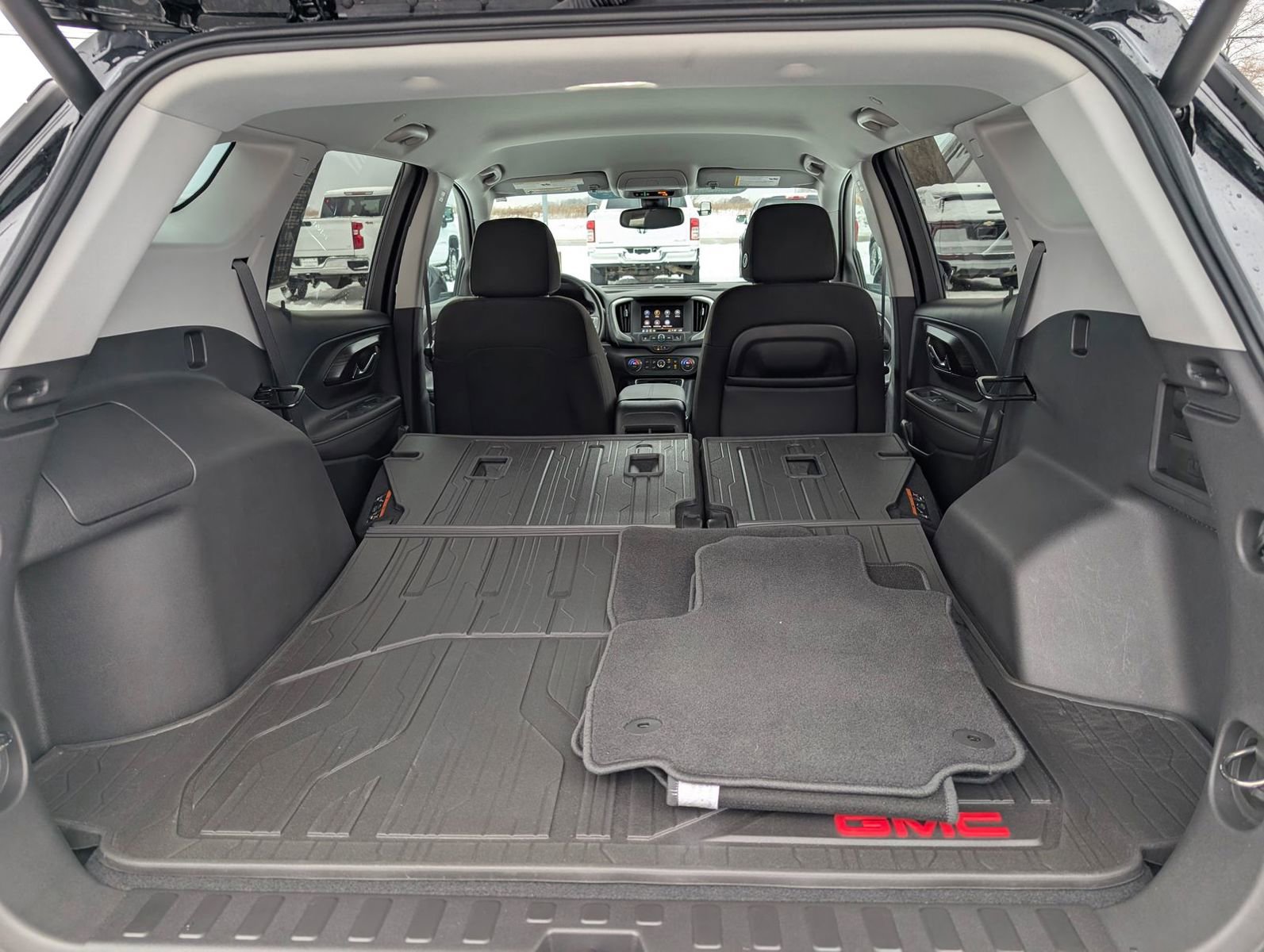 Used 2024 GMC Terrain SLE w/ Driver Convenience Package image 30