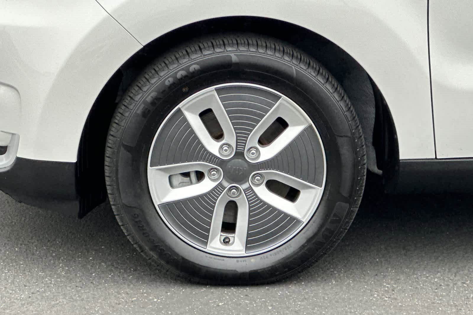 Used 2017 Kia Soul EV + image 26