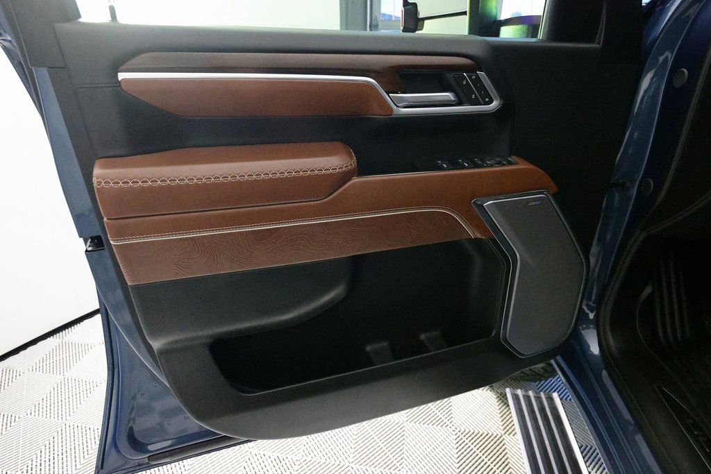 Used 2025 GMC Sierra 3500 Denali Ultimate AWD/4WD image 15