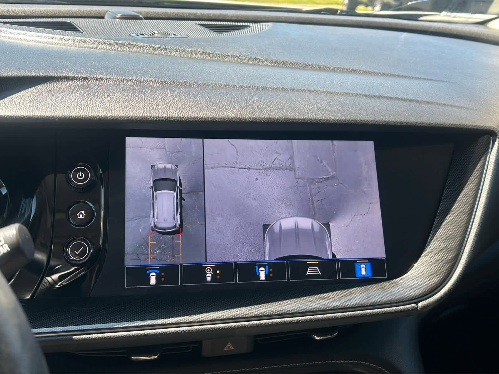 Used 2022 Buick Envision Essence w/ Technology Package I FWD image 37
