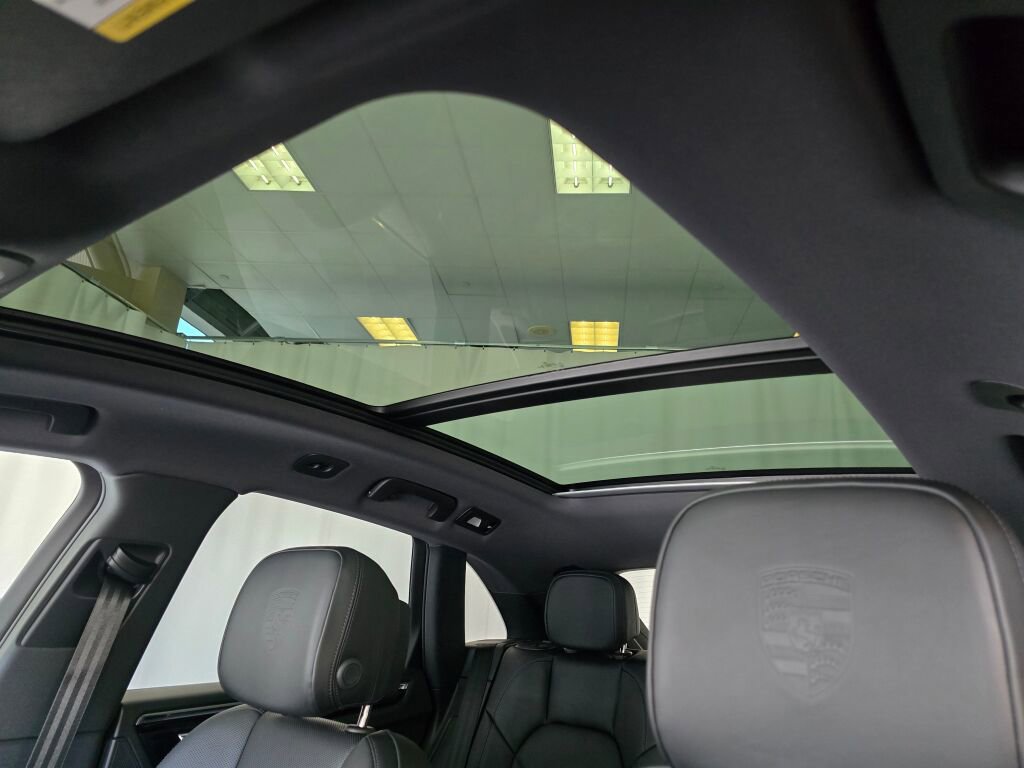 New 2025 Porsche Macan S image 34