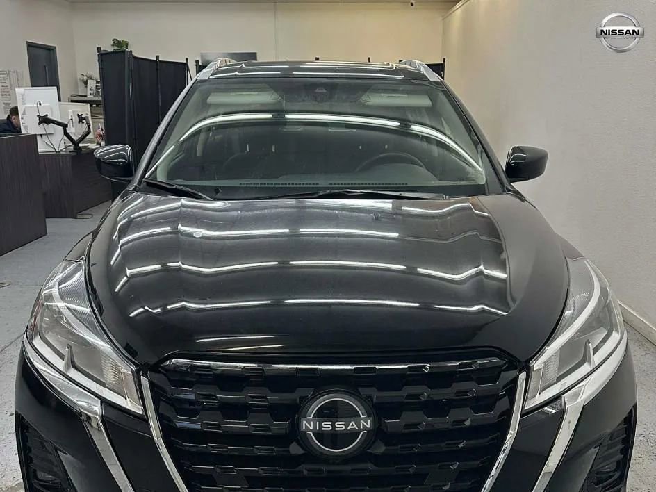 Used 2023 Nissan Kicks SV image 2