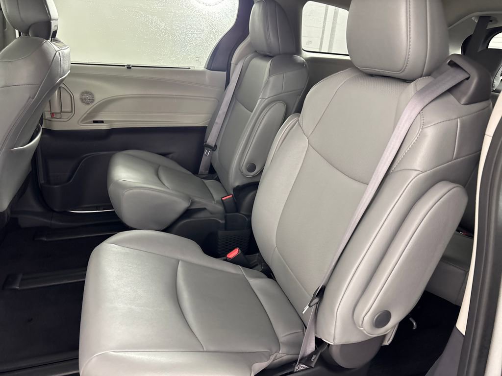 Certified 2024 Toyota Sienna XLE image 27