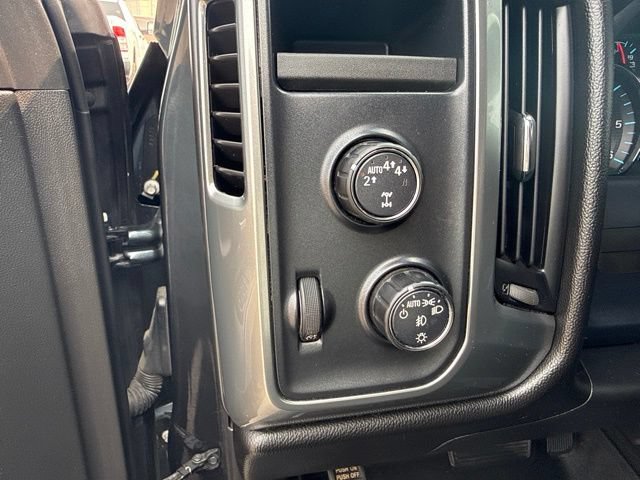 Used 2018 Chevrolet Silverado 1500 LT w/ All Star Edition AWD/4WD image 17