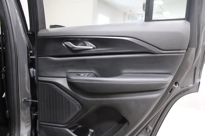 Used 2023 Jeep Grand Cherokee Altitude AWD/4WD image 27