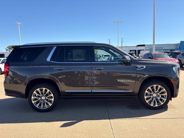 Used 2021 GMC Yukon Denali w/ Denali Premium Package AWD/4WD image 2