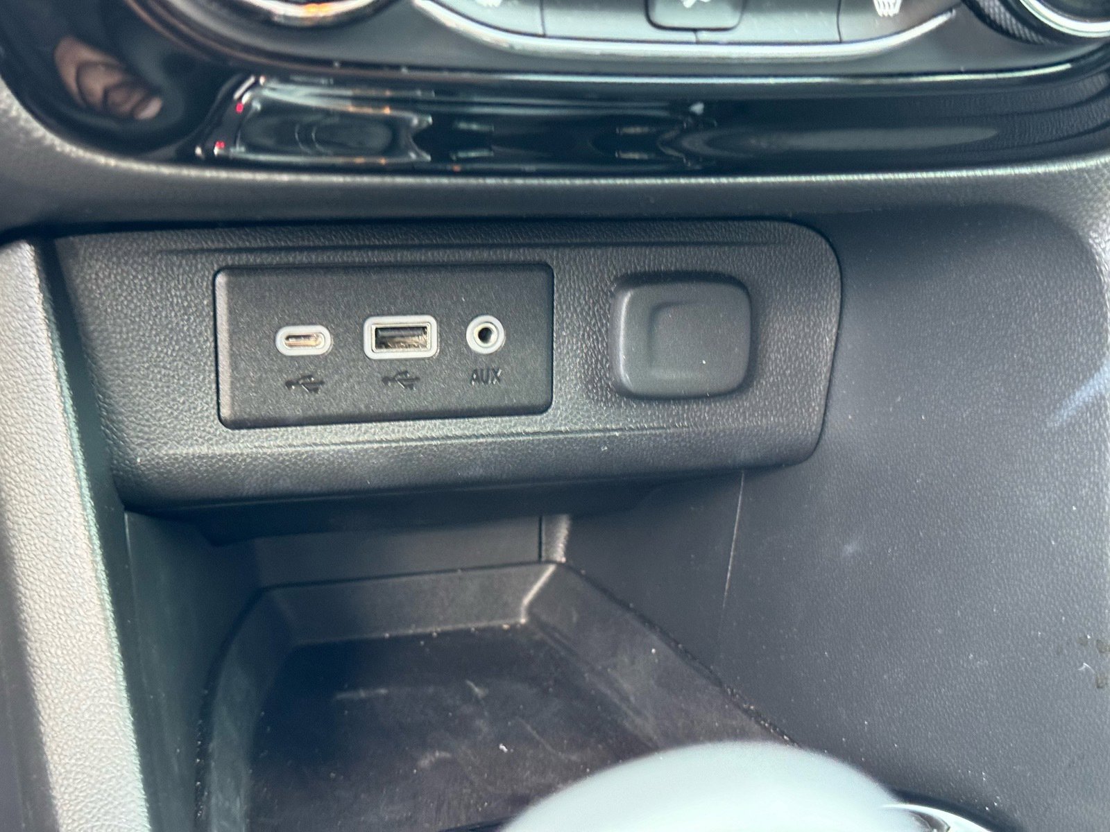 Used 2023 Buick Encore GX Preferred w/ Cold Weather Comfort Package image 26