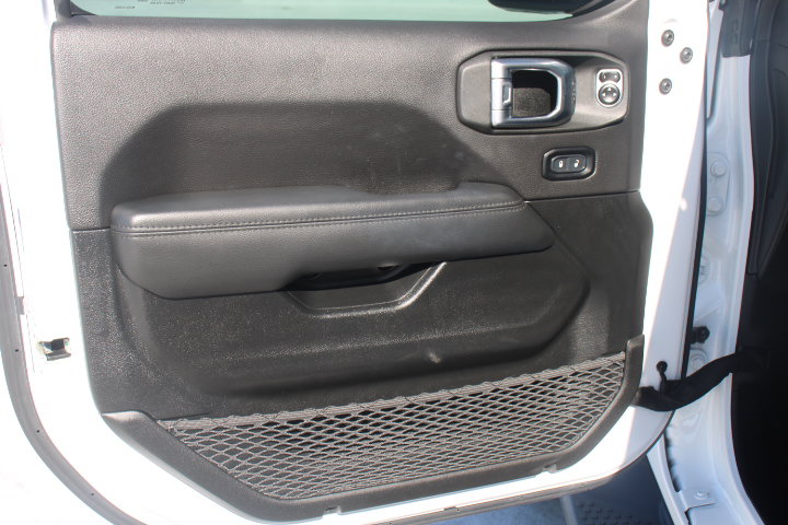 Used 2023 Jeep Wrangler Unlimited Sahara AWD/4WD image 12