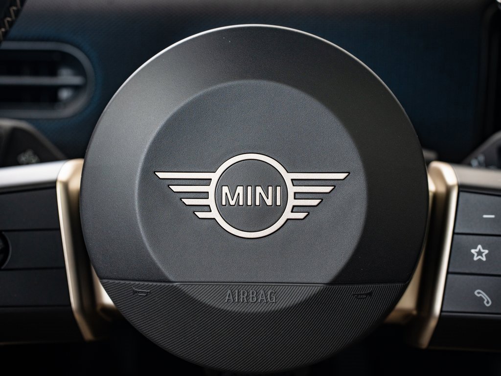 Certified 2025 MINI Cooper 2-Door Hardtop image 25