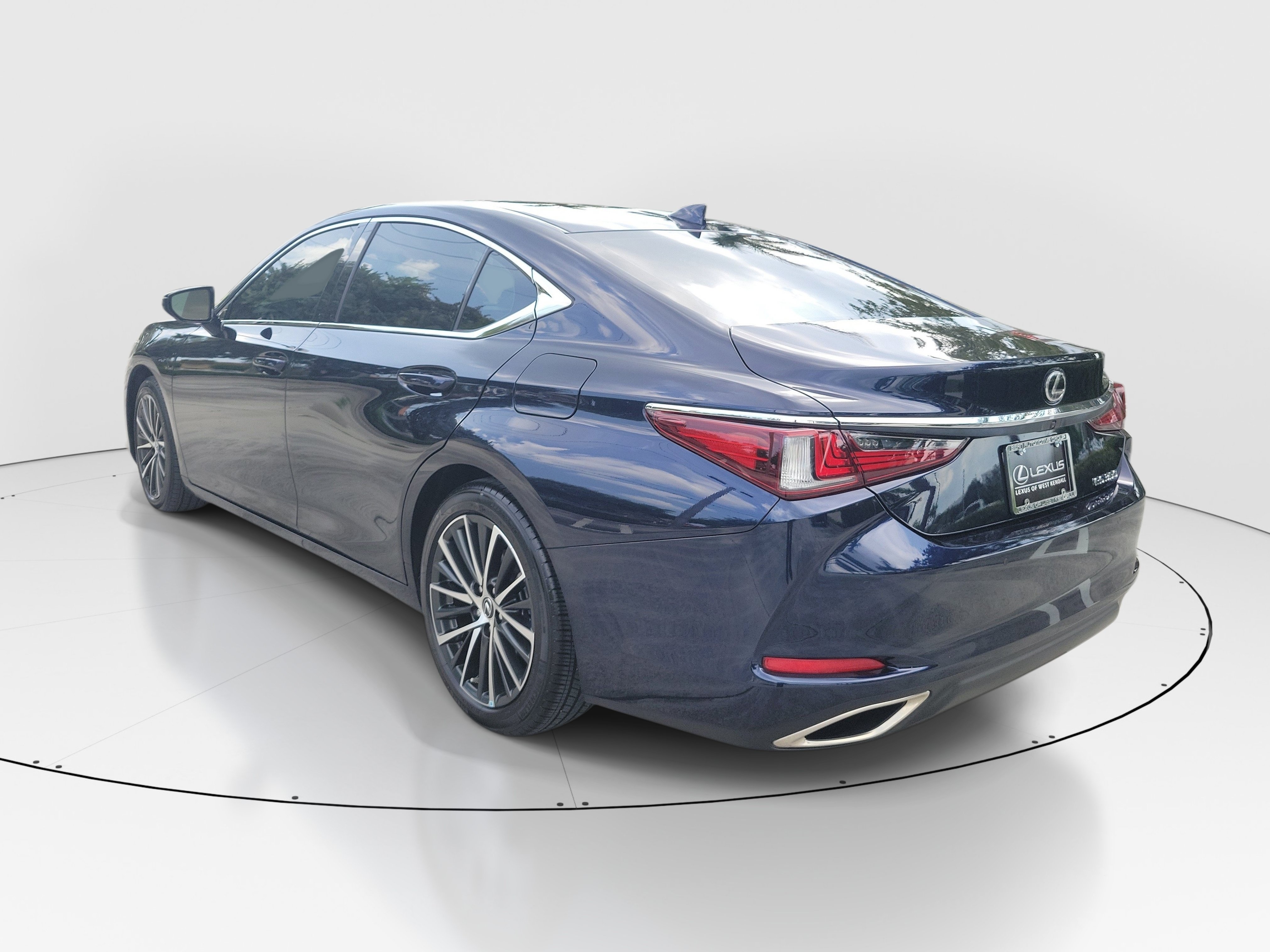 Used 2024 Lexus ES 350 w/ Premium Package FWD image 6