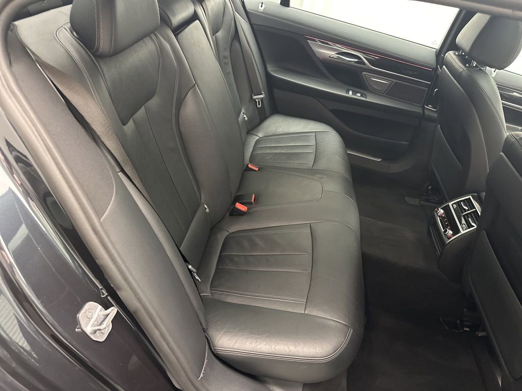Used 2019 BMW 740i xDrive w/ M Sport Package image 11
