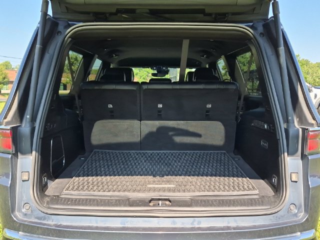 Used 2024 Jeep Wagoneer L Series II w/ Flexible Seating Group AWD/4WD image 32