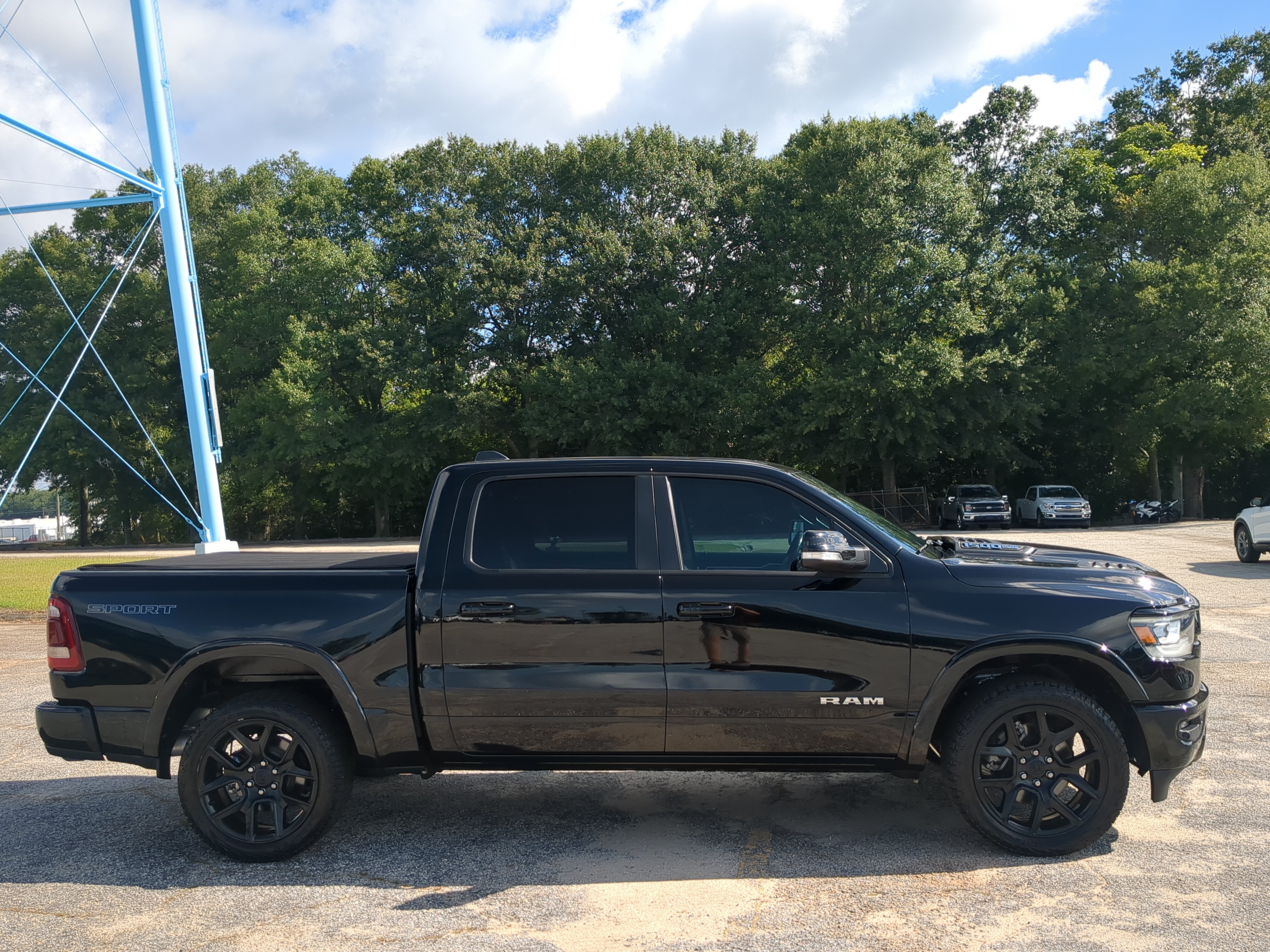 Used 2022 RAM 1500 Laramie AWD/4WD image 2
