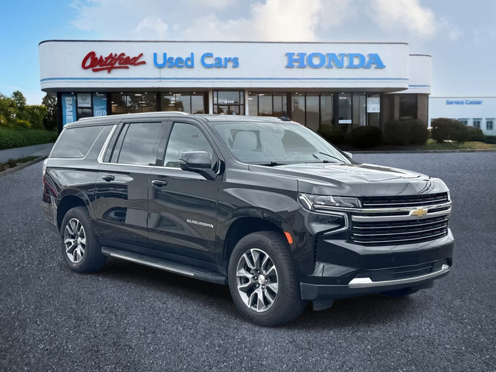 Used 2023 Chevrolet Suburban LT w/ Luxury Package AWD/4WD image 7
