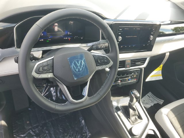 New 2027 Volkswagen Taos SE AWD/4WD image 18