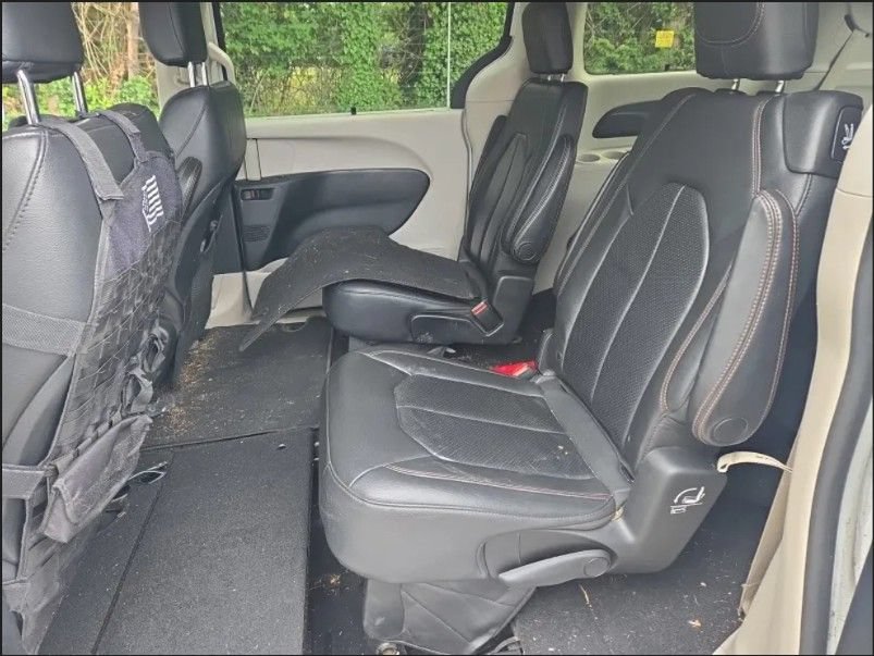 Used 2019 Chrysler Pacifica Touring-L FWD image 6