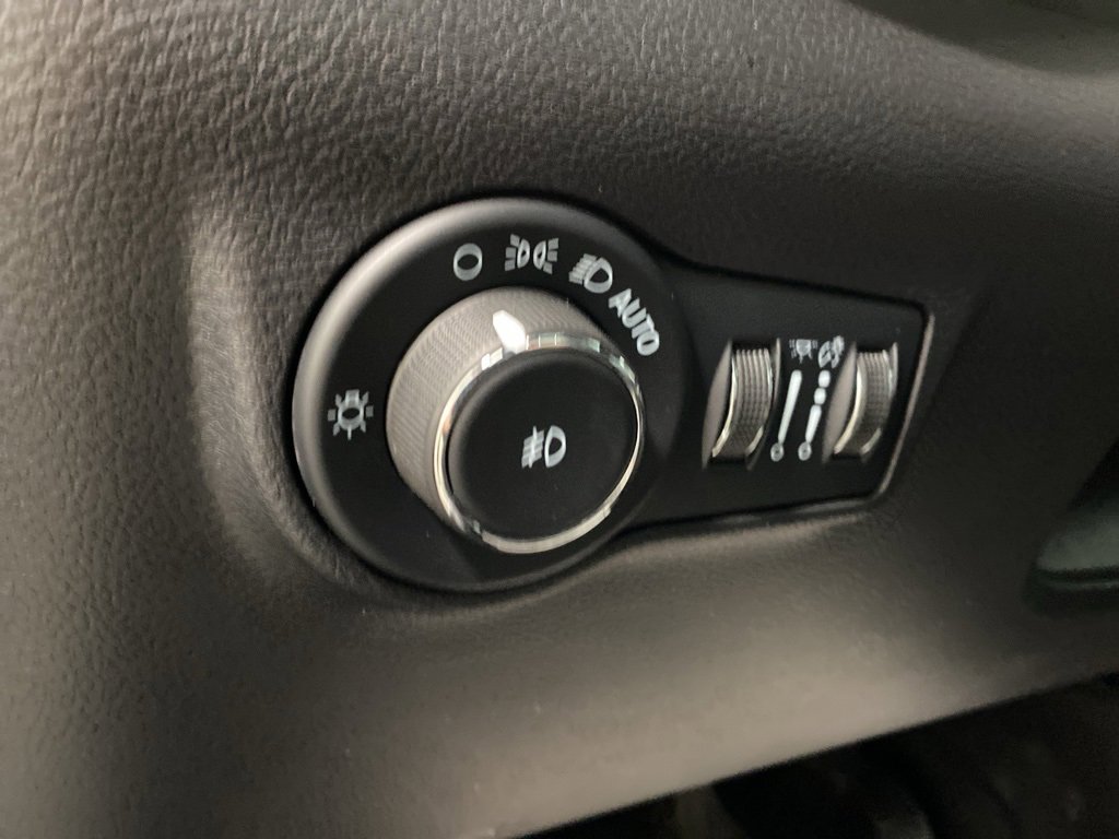 Used 2022 Jeep Compass Limited image 19