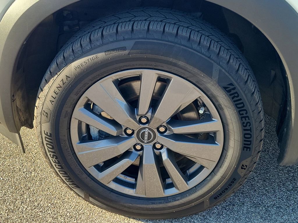 Used 2025 Nissan Pathfinder SV image 11