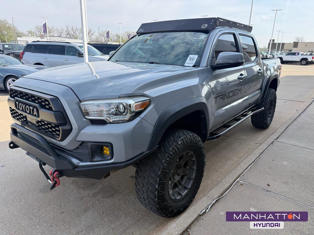 Used 2018 Toyota Tacoma TRD Off-Road image 1
