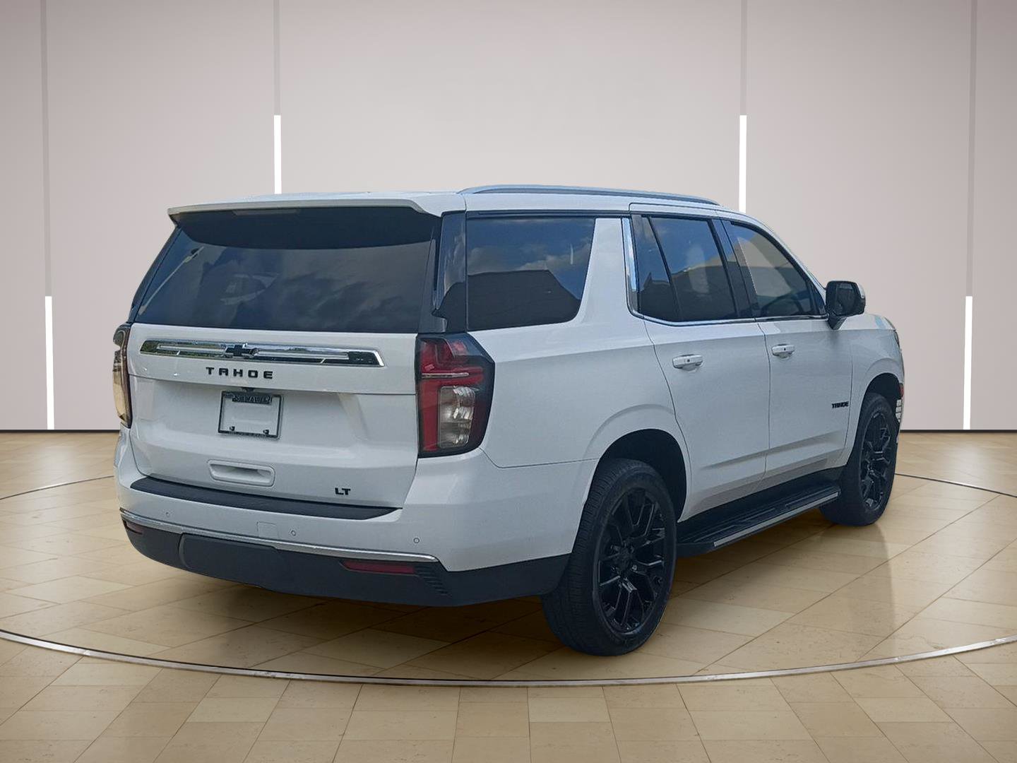 Used 2022 Chevrolet Tahoe LT w/ Luxury Package AWD/4WD image 4