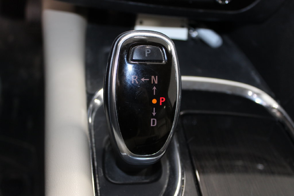 Used 2019 Buick Enclave Essence FWD image 27