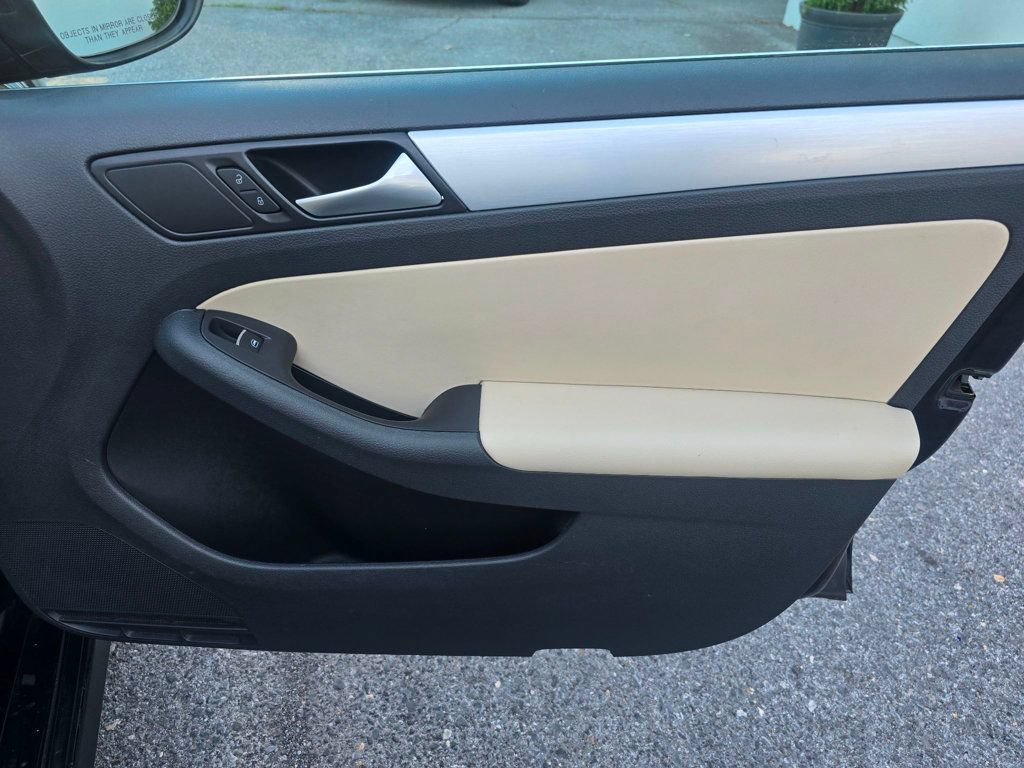 Used 2014 Volkswagen Jetta SE FWD image 17