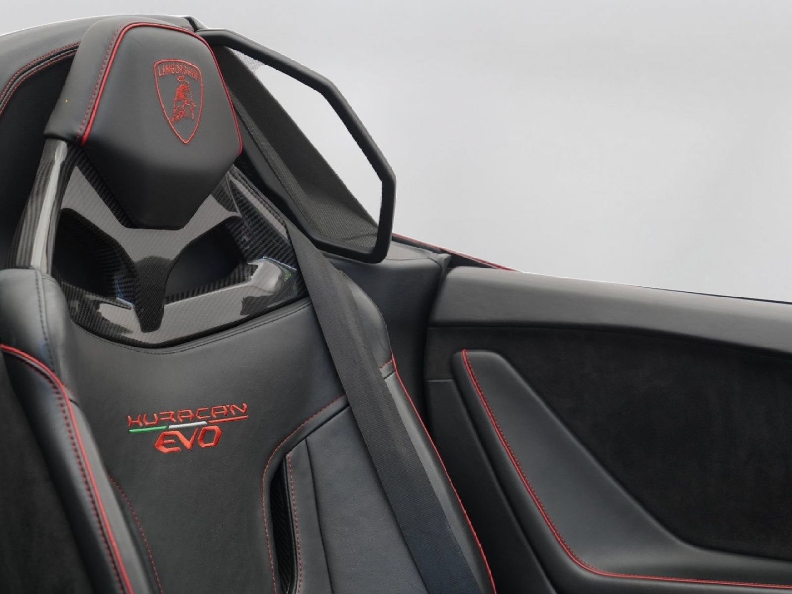 Used 2021 Lamborghini Huracan EVO RWD image 36