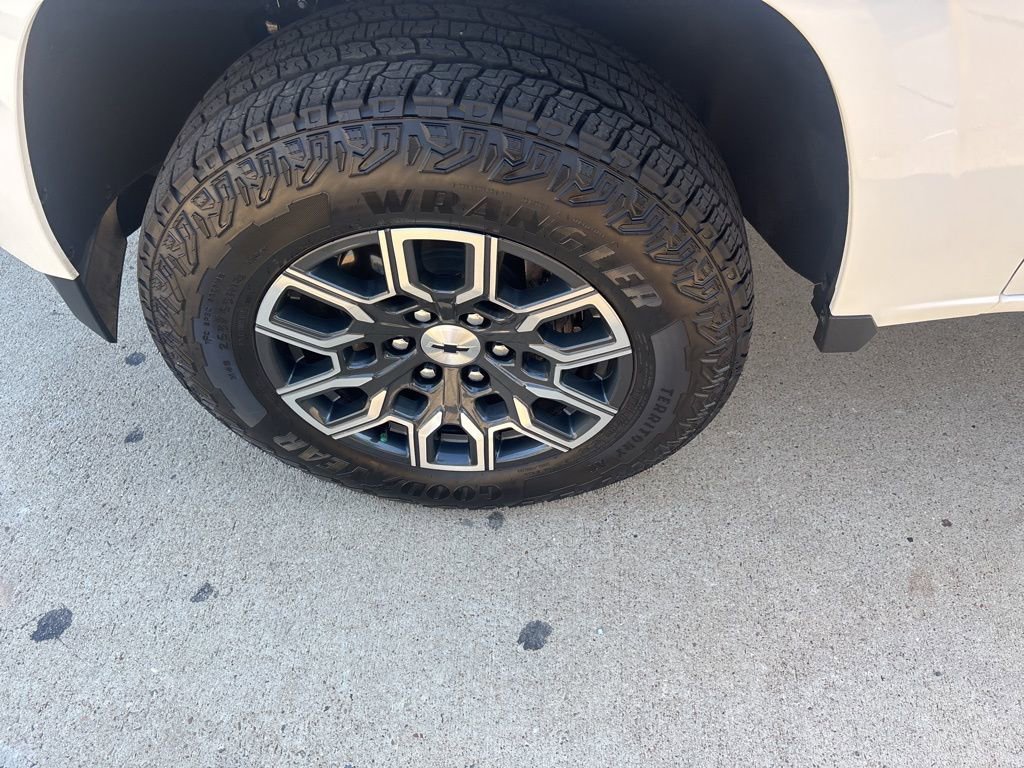 Used 2025 Chevrolet Colorado Z71 w/ Technology Package image 27