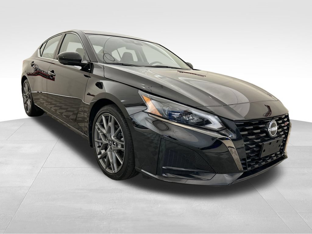 Used 2023 Nissan Altima 2.0 SR FWD image 8