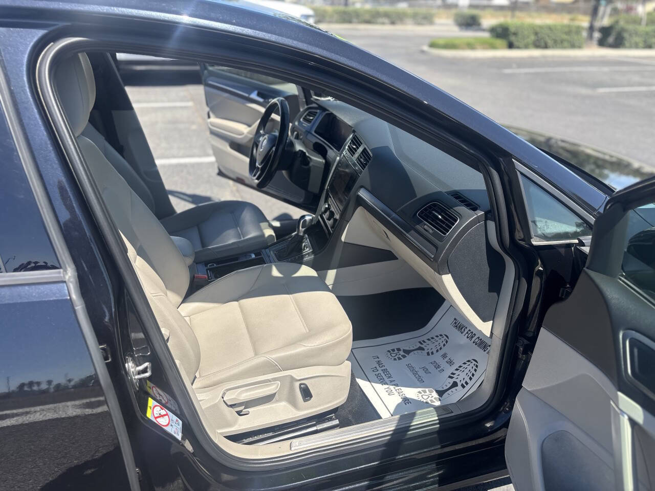 Used 2019 Volkswagen e-Golf SEL Premium FWD image 22