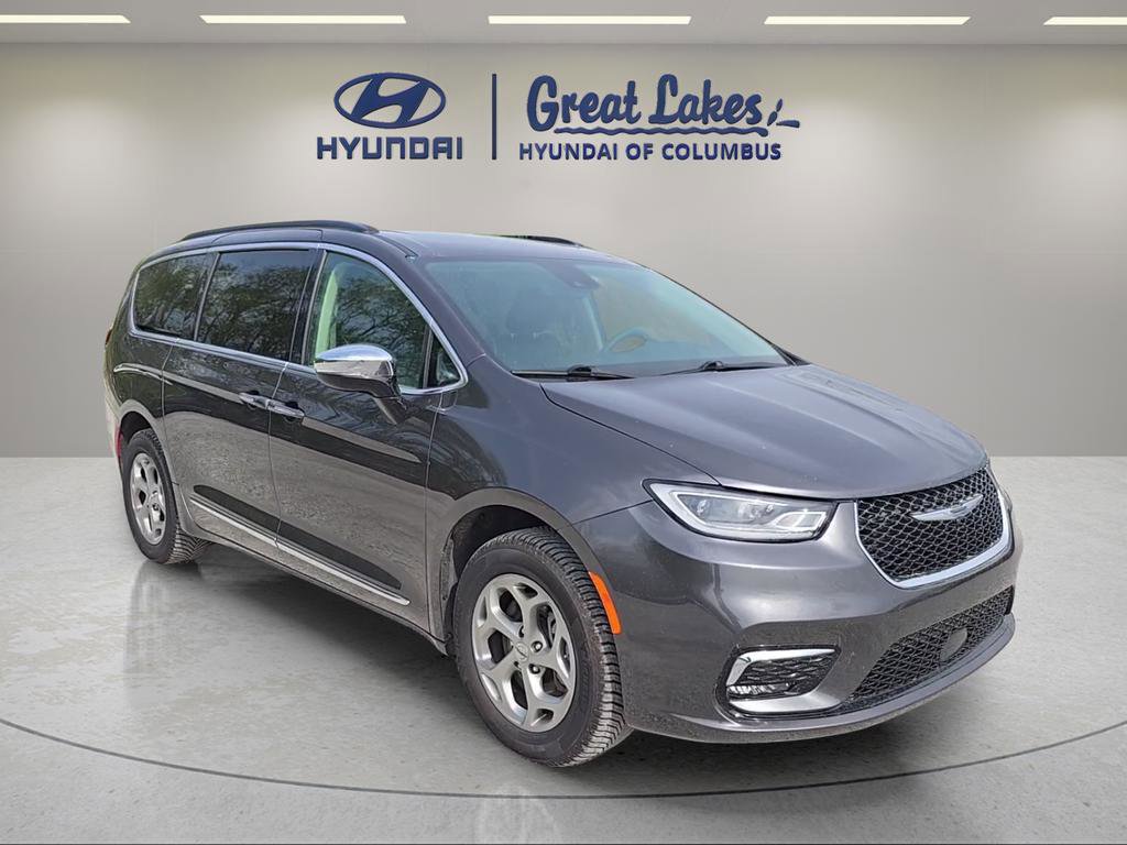 Used 2023 Chrysler Pacifica Limited image 3