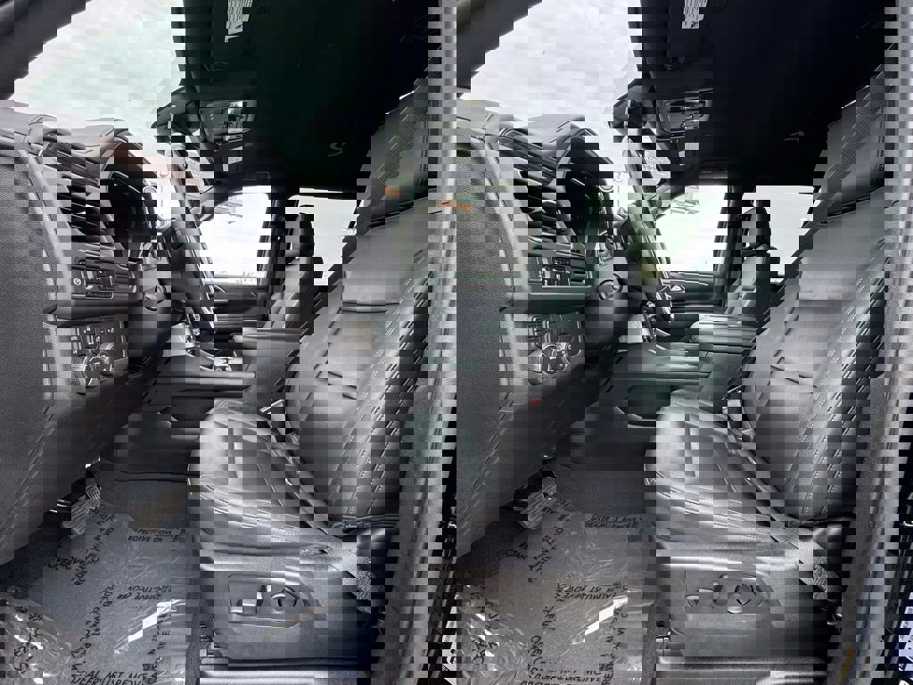 Used 2023 Chevrolet Suburban LT w/ Luxury Package AWD/4WD image 25