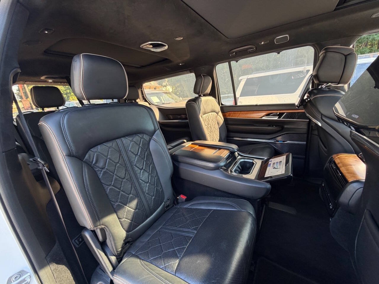 Used 2022 Jeep Grand Wagoneer Series III w/ Rear Seat Video Group 1 AWD/4WD image 23