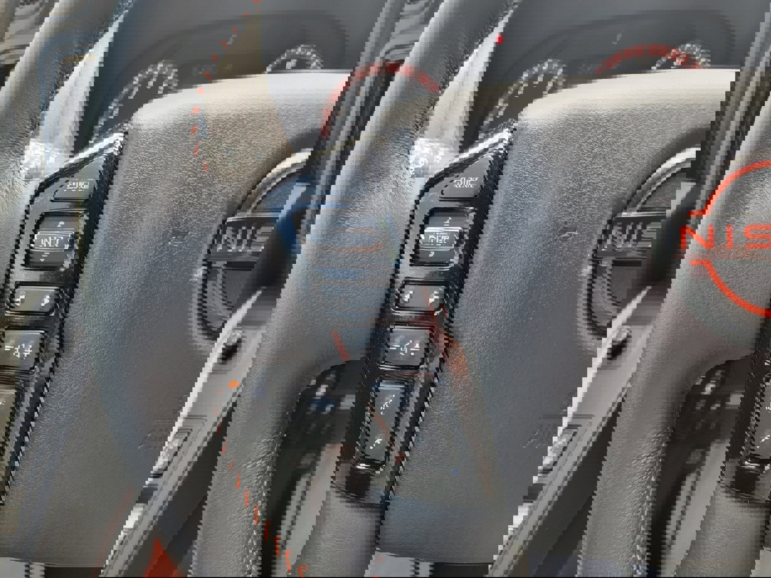 Used 2025 Nissan Frontier PRO-4X w/ Pro Convenience Package image 22